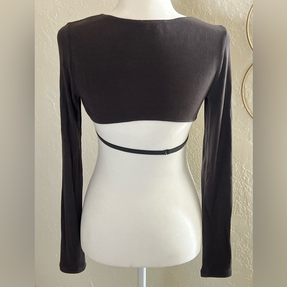 FASHION NOVA CROPPED LONG SLEEVE TOP - Picture 2 of 7